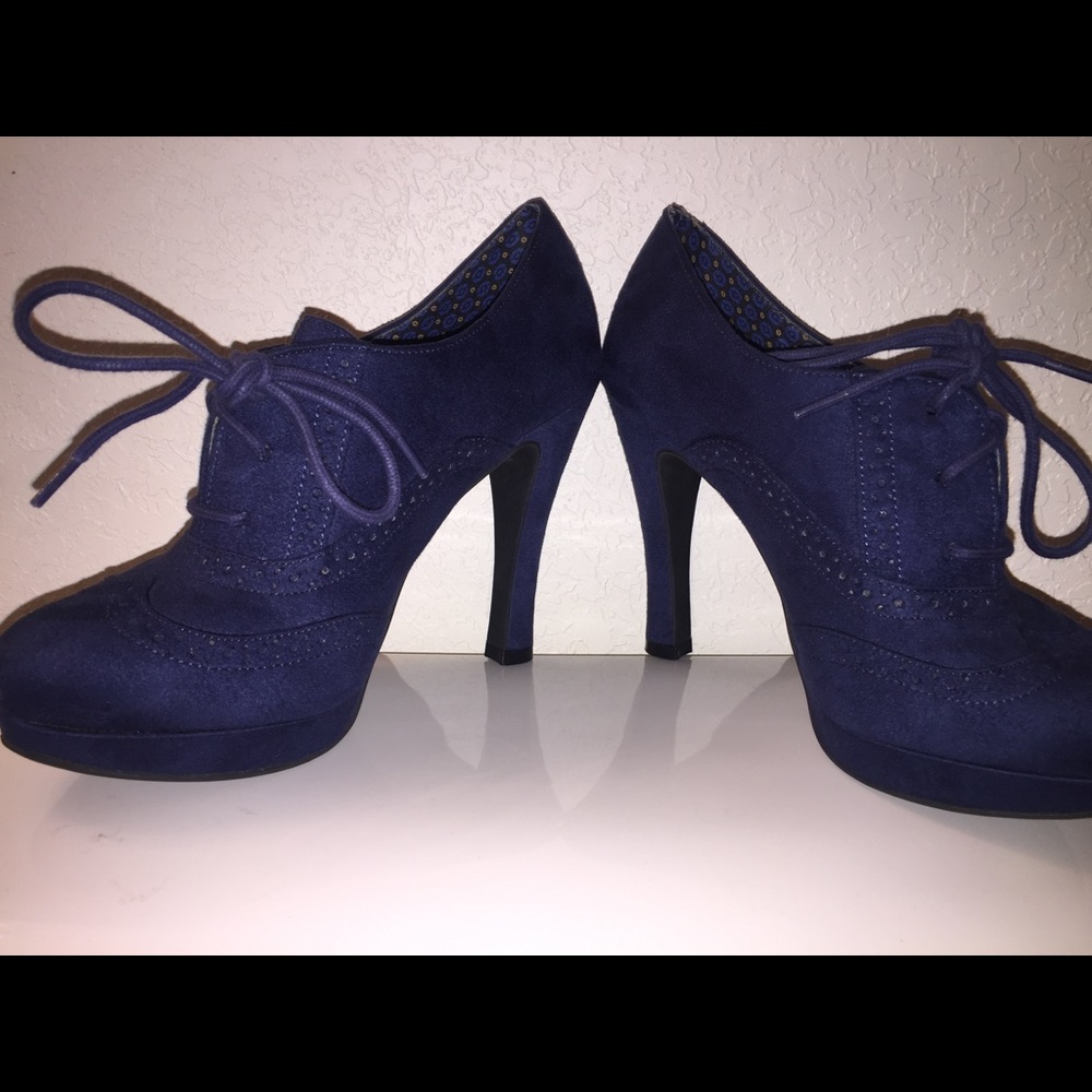 Fioni Heels Woman's size 7 1/2 Navy Blue